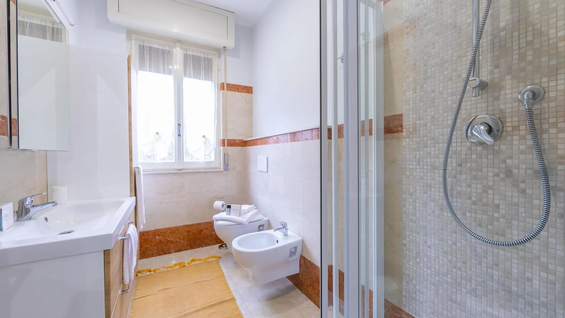 Villa Giulietta Private Pool - Happy Rentals Gemonio