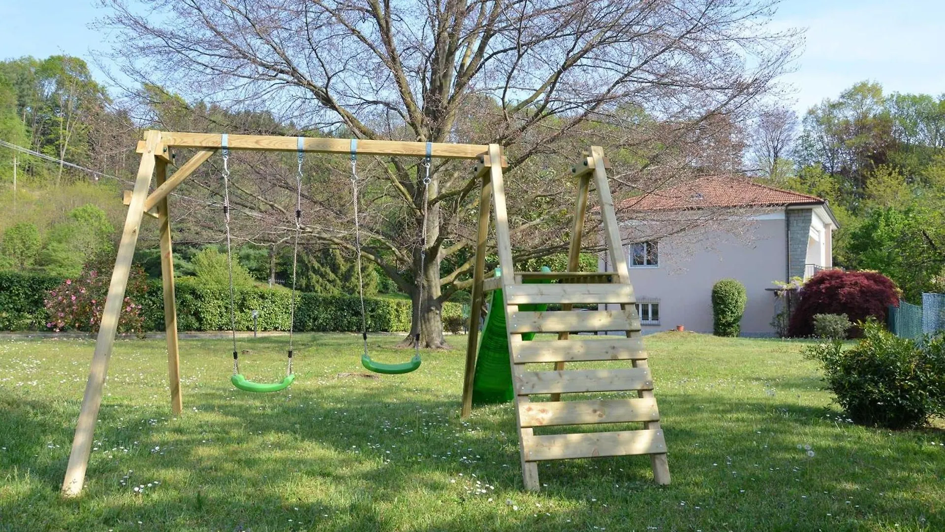 Villa Giulietta Private Pool - Happy Rentals Gemonio